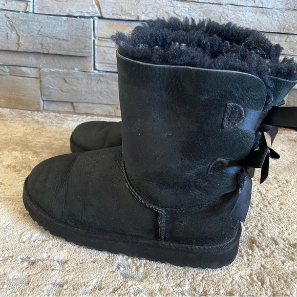 Ugg Bailey Bow II Black Short Boots Sheepskin Lined Suede Leather: 4 - Picture 5 of 10